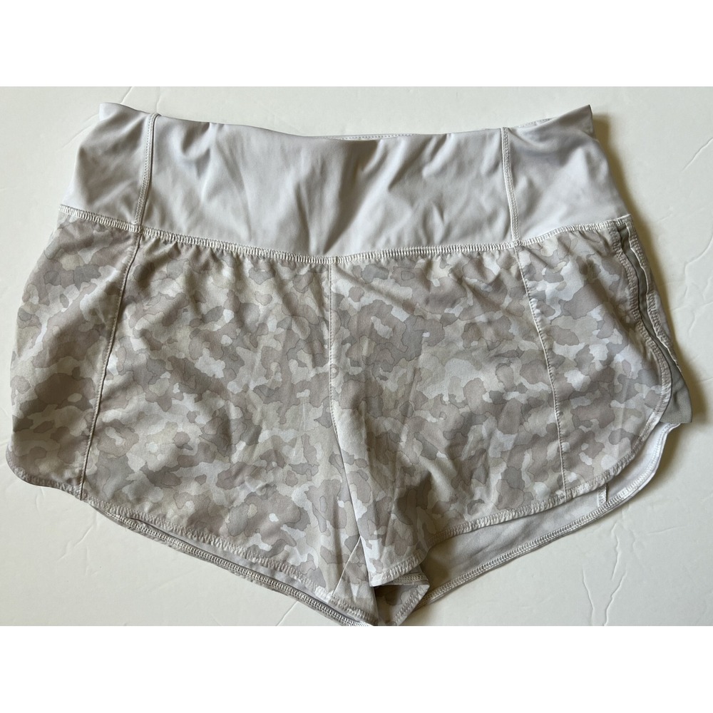 ATHLETA - RUNNING FREE  3.5" PRINTED SHORT - Women's Camo Activewear - Small